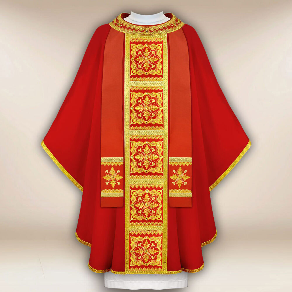 Casulla litúrgica roja ricamente bordada