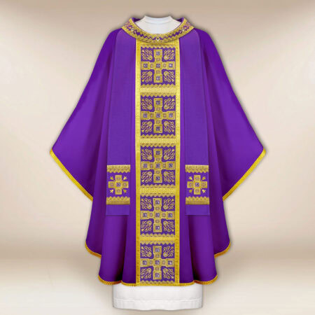 Casulla litúrgica morada con cruces