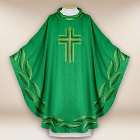 Casulla bordada verde