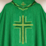 Casulla bordada verde