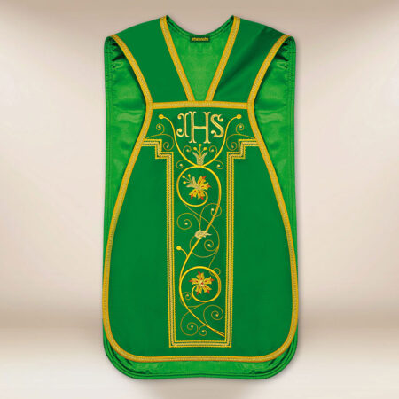 Casulla romana bordada con IHS verde