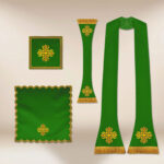 Casulla romana bordada en verde