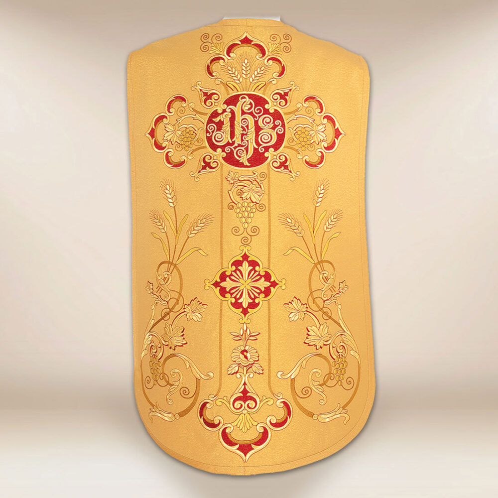 Casulla romana bordada con IHS dorado