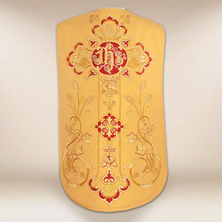 Casulla romana bordada con IHS dorado