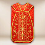 Casulla romana bordada en color rojo