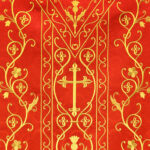 Casulla romana bordada en color rojo