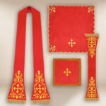 Casulla romana bordada en color rojo