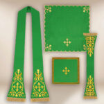 Casulla romana bordada en color verde