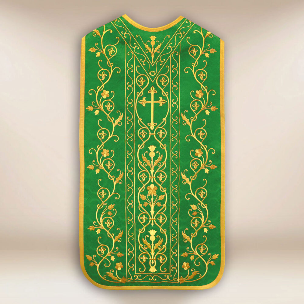 Casulla romana bordada en color verde