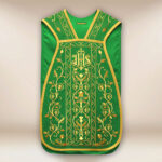 Casulla romana bordada en color verde