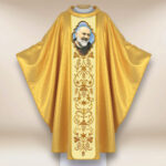 Casulla con la imagen de San Padre Pío