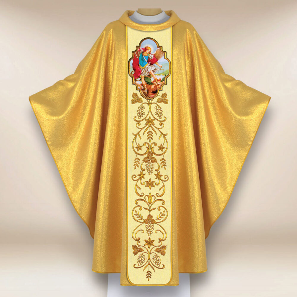 Casulla con la imagen de San Miguel Arcángel