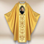 Casulla con la imagen de San Juan Bosco