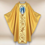 Casulla con imagen de la Madre de Dios Inmaculada
