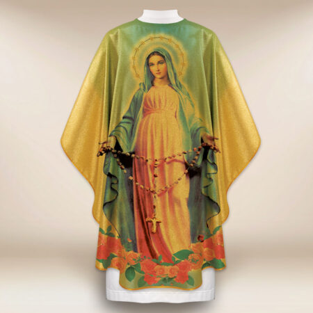 Casulla dorada con la imagen de Madre de Dios del Rosario