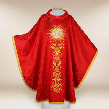 Casulla bordada roja con IHS