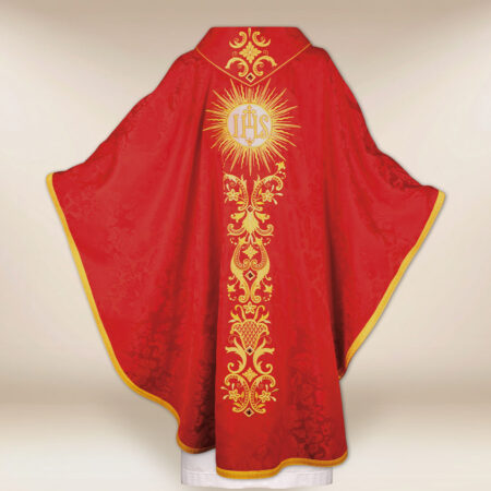 Casulla bordada roja con IHS