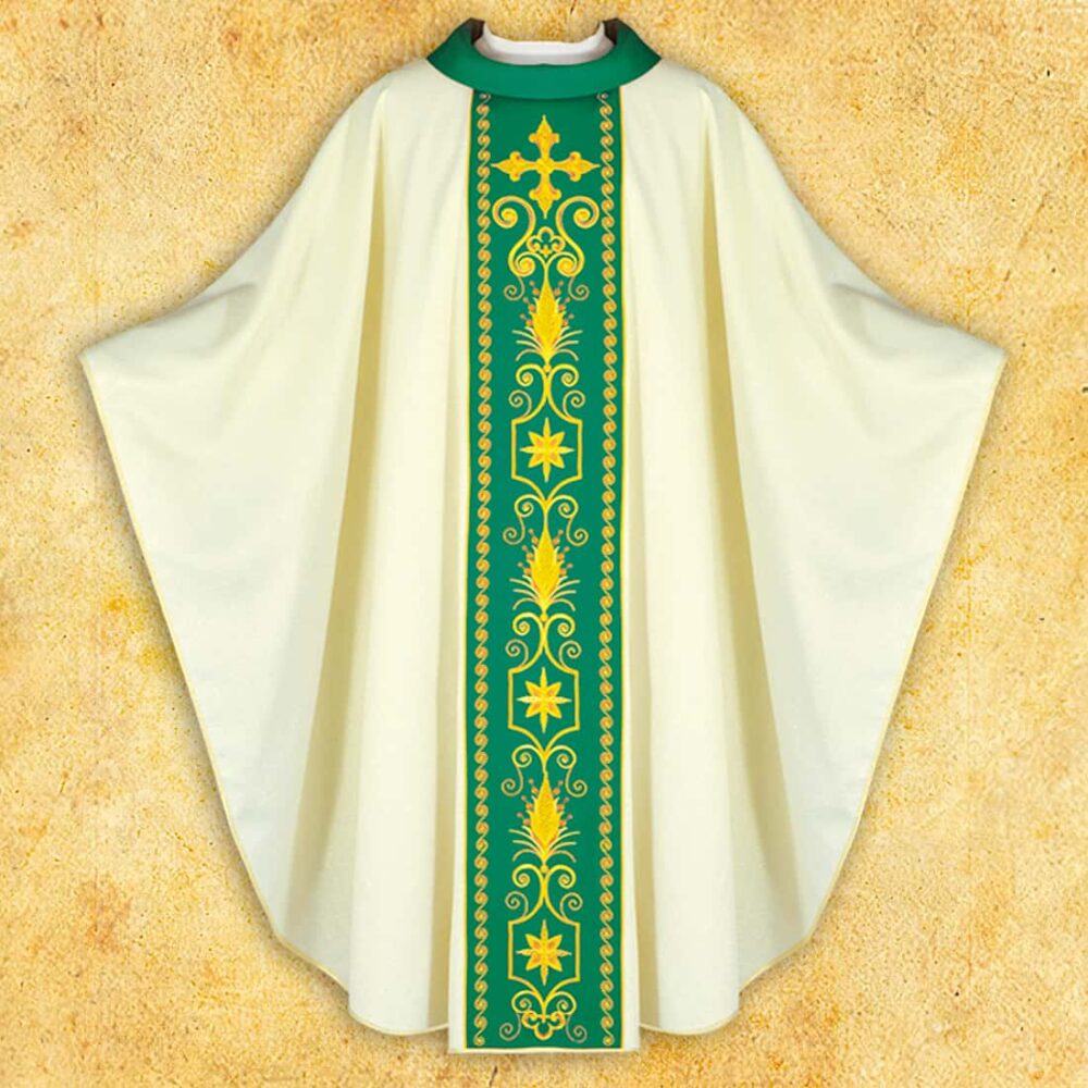 Casulla ecru con pasillo verde bordado