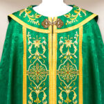 Capa litúrgica bordada en verde