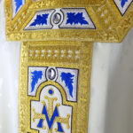 Casulla litúrgica mariana bordada
