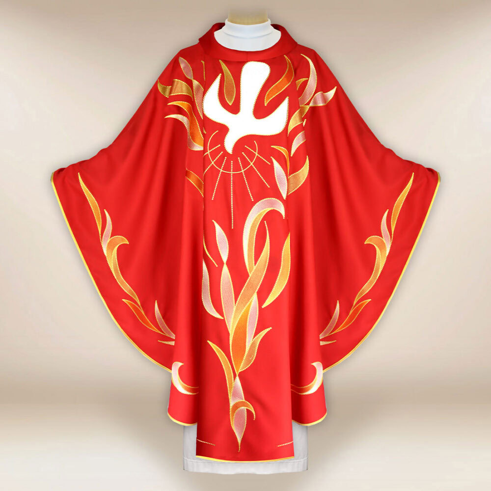 Casulla litúrgica bordada con el Espíritu Santo