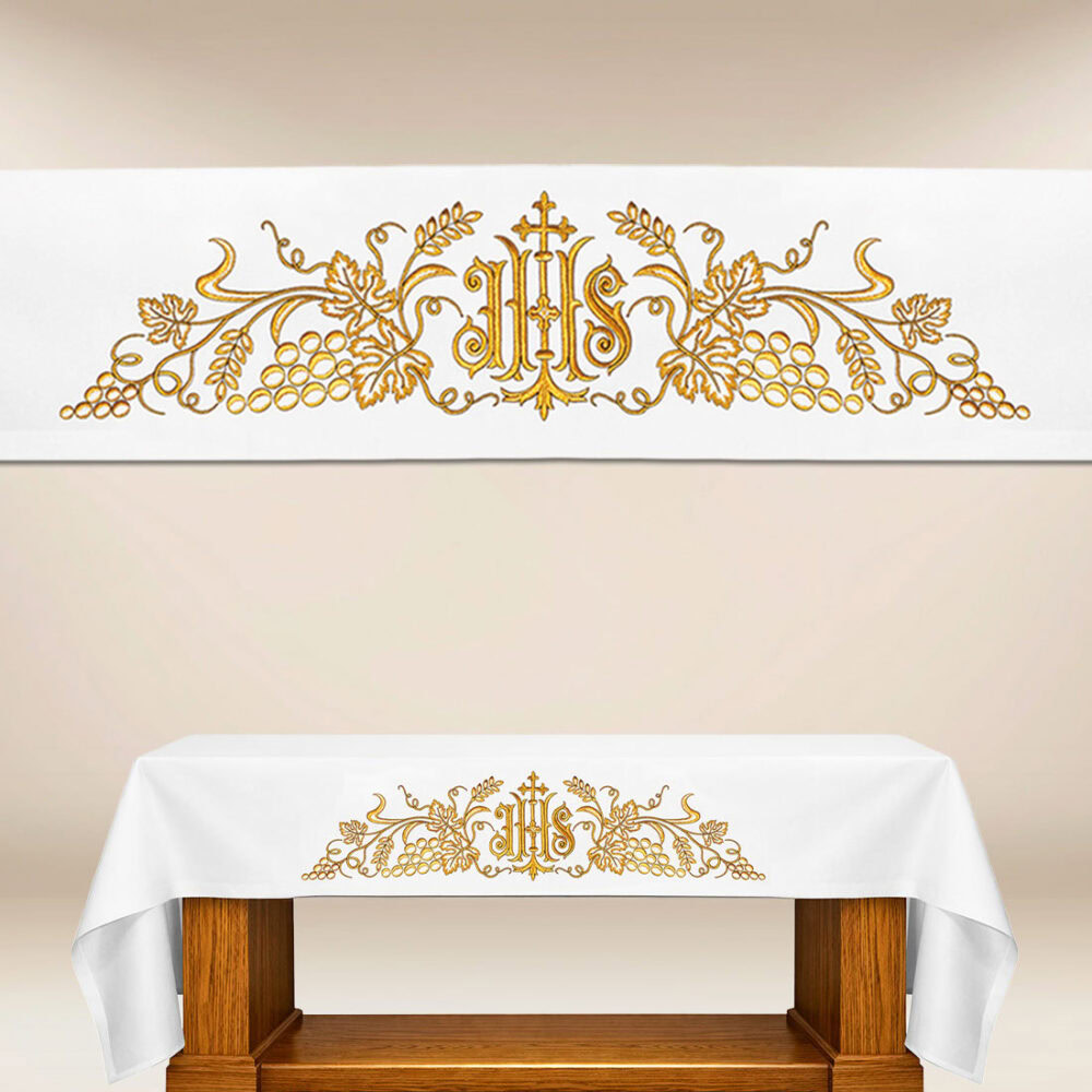 Mantel con bordado IHS dorado