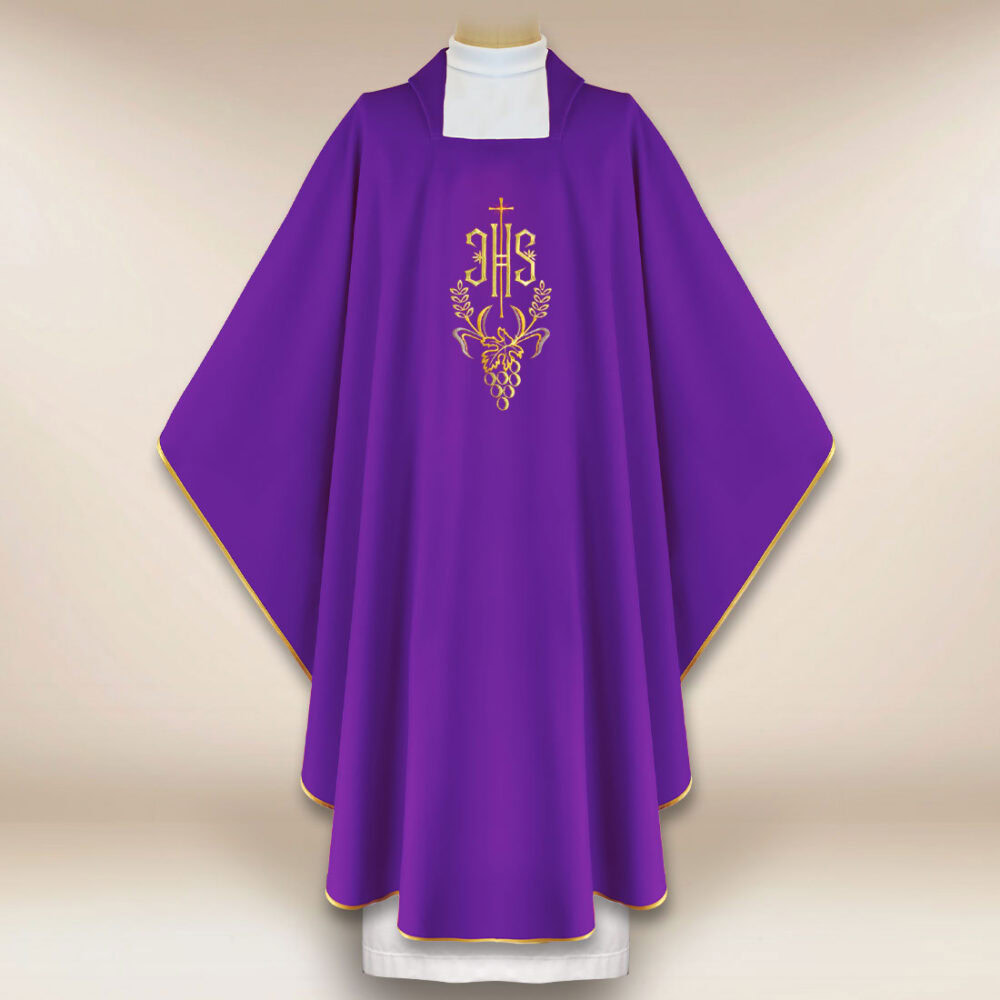 Casulla bordada IHS morada