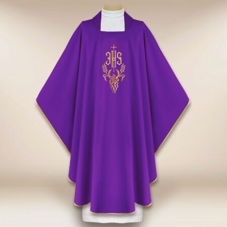 Casulla bordada IHS morada