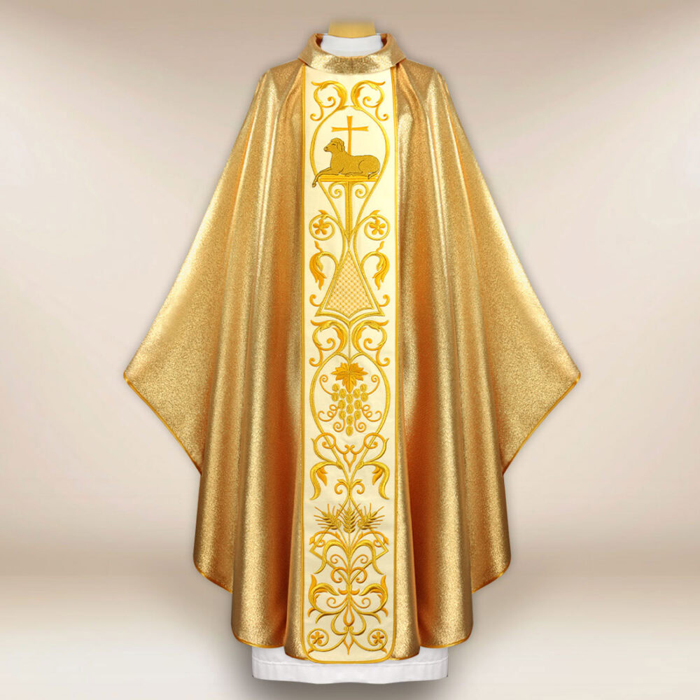 Casulla con pasamanería de terciopelo Cordero