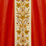 Casulla bordada roja de jacquard