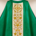Casulla bordada de jacquard verde