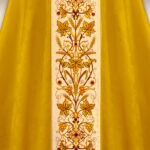 Casulla bordada jacquard dorada