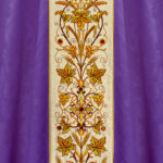 Casulla bordada de jacquard morado