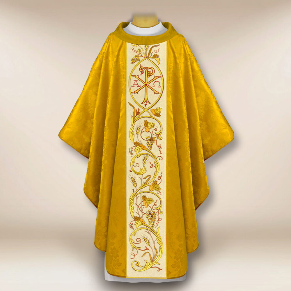 Casulla bordada con PX Christum