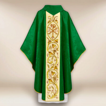 Casulla bordada con PX Christum