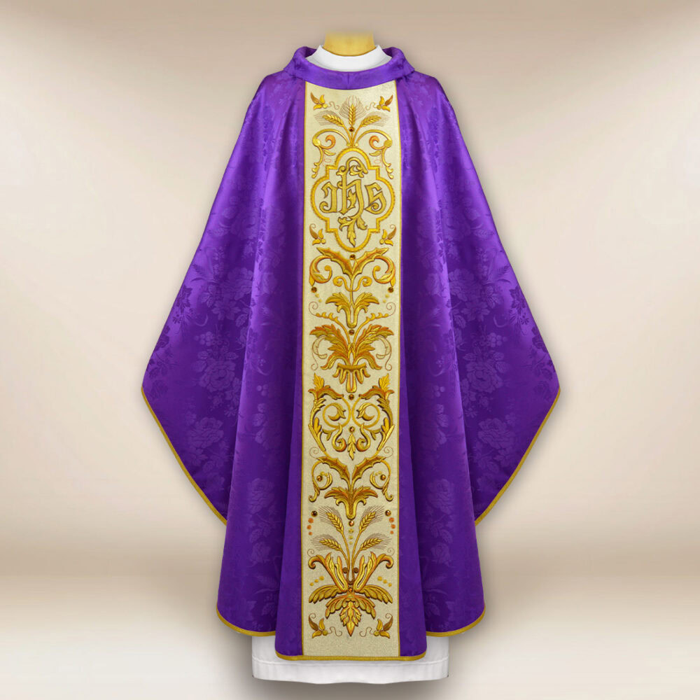 Casulla bordada IHS morada