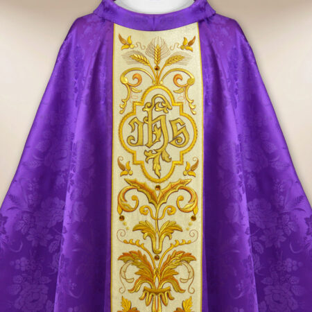 Casulla bordada IHS morada