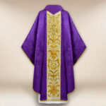 Casulla bordada IHS morada