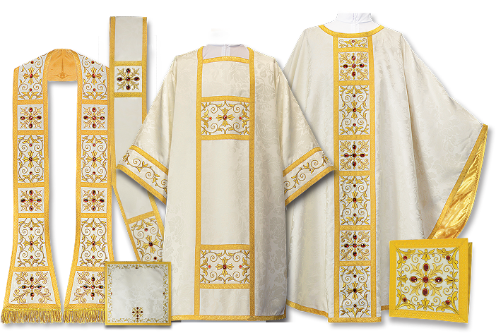 Casulla blanca sacerdotal con detalles dorados litúrgicos