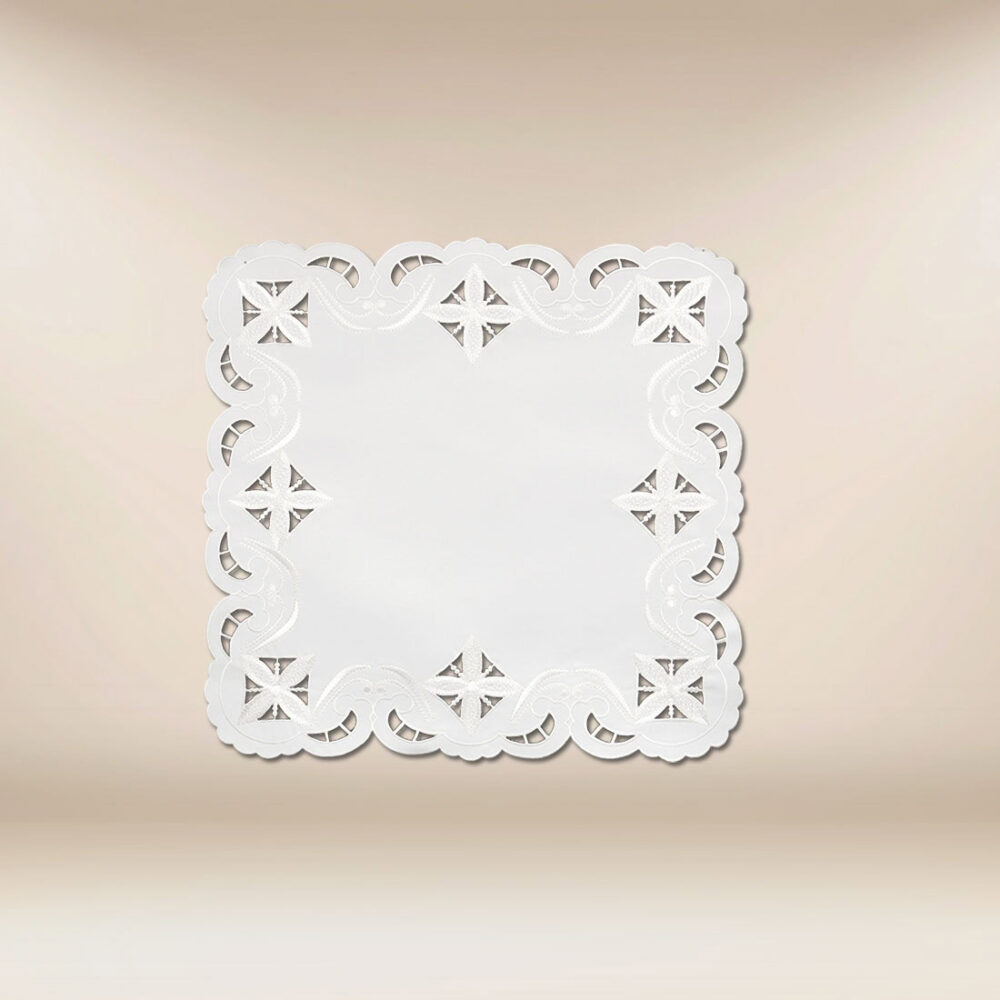 Cubierta bordada blanca 45x45