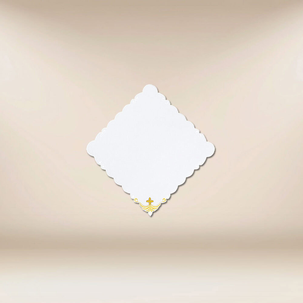 Cubierta bordada de dimensiones 32cm × 32cm