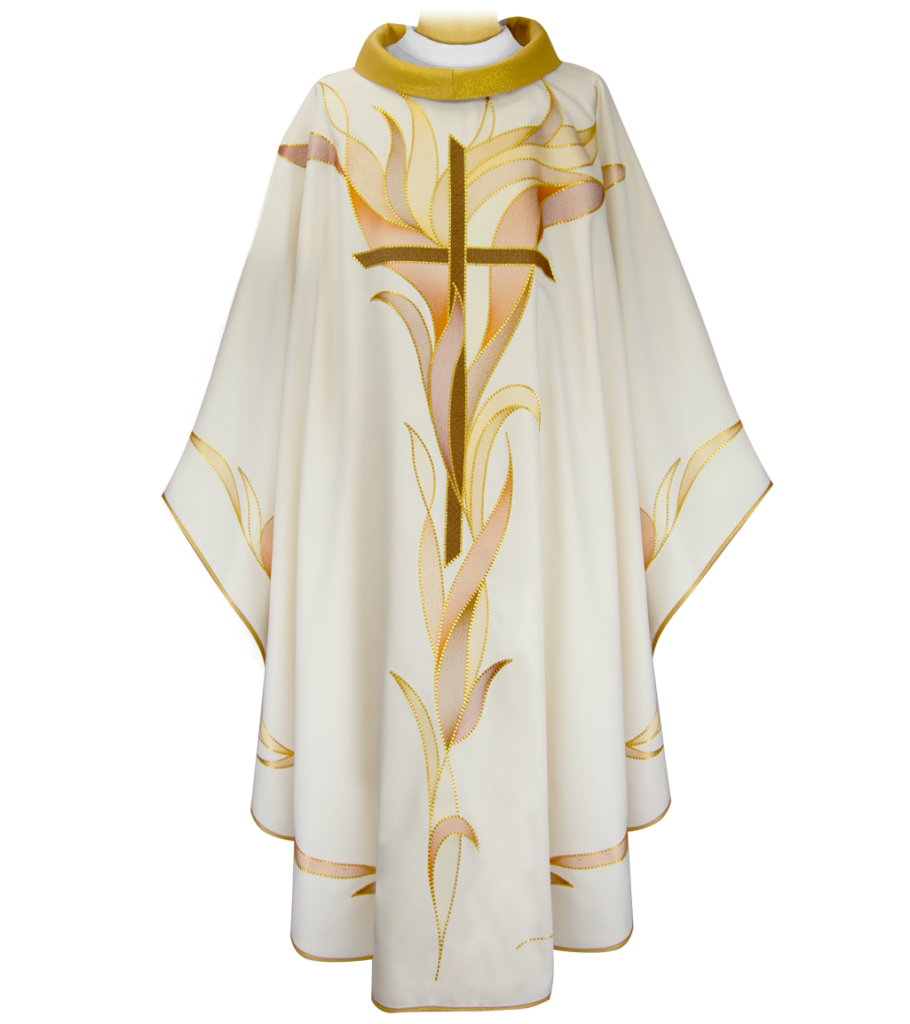 Casulla blanca litúrgica con ornamentación dorada elegante