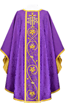 Casulla litúrgica violeta con motivos religiosos tradicionales