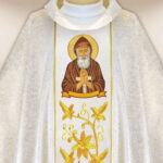 Casulla bordada San Charbel