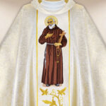 Casulla bordada San Padre Pío