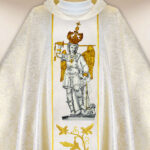 Casulla bordada San Miguel Arcángel de la Montaña Gargano