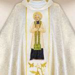 Casulla bordada San Juan María Vianney