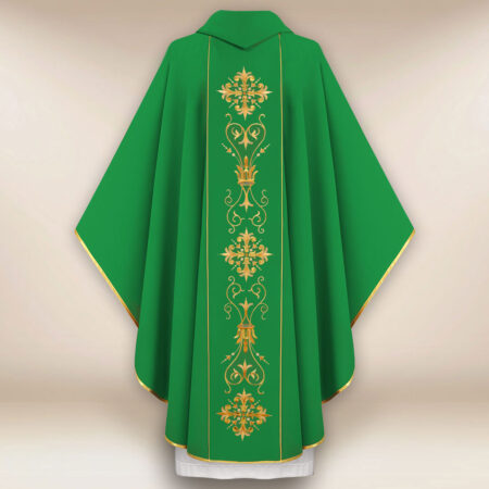 Casulla con pasamanería bordada