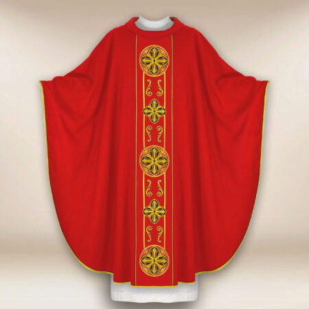 Casulla con pasamanería bordada