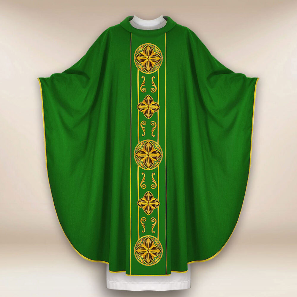 Casulla con pasamanería bordada
